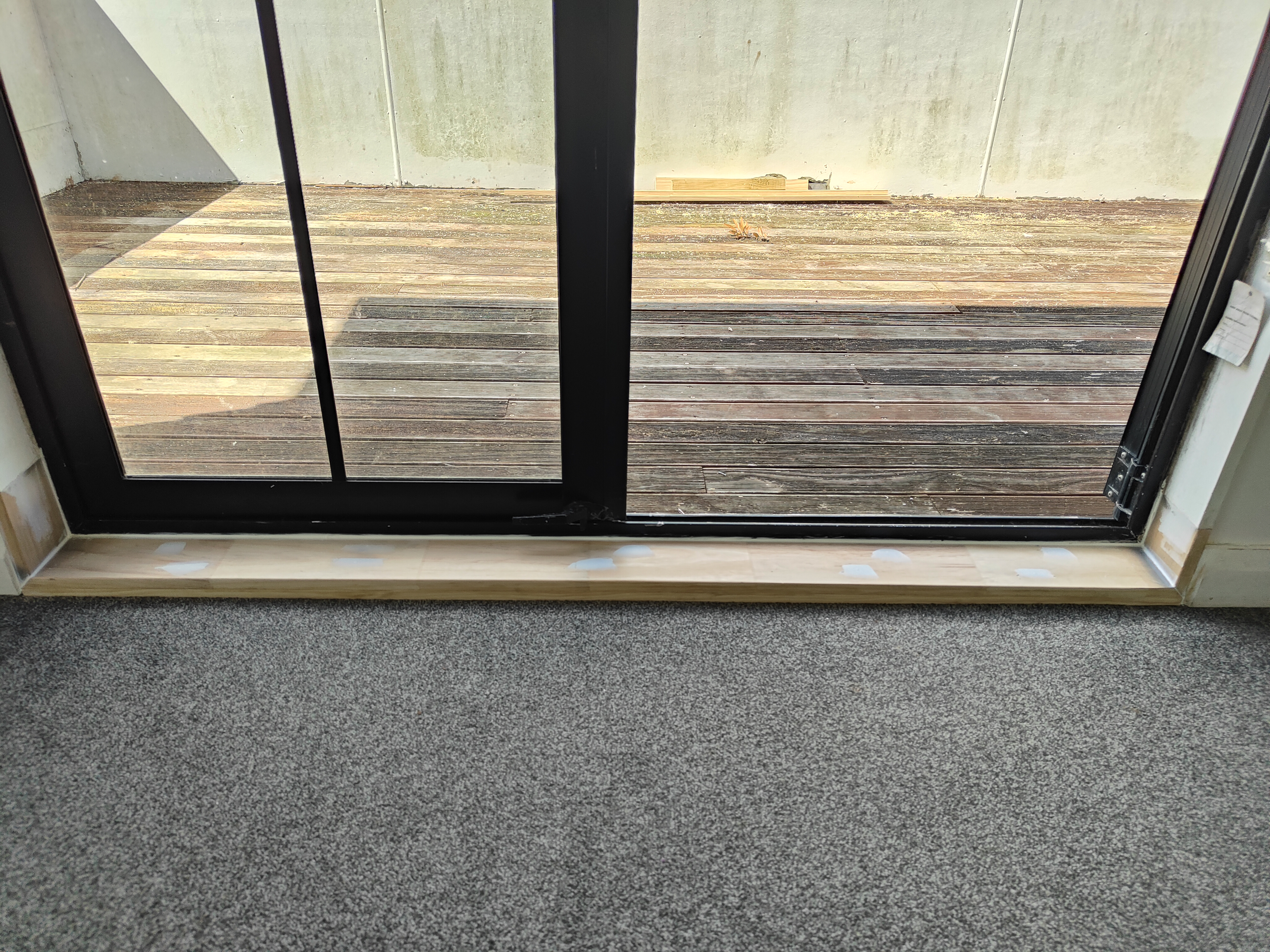 Sliding door threshold after